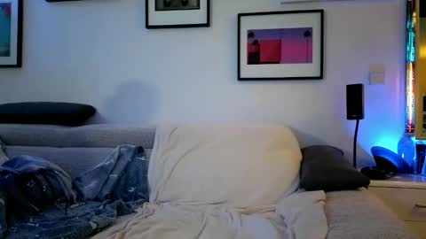 Hugo online show from 11-23-25, 03:34