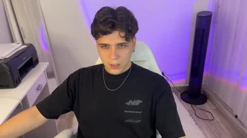 Snapshot of hun_damer chatting on 11-12-25, 04:35 hun_damer online show from 11-12-25, 04:35