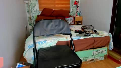 Snapshot of hungasiangirl chatting on 02-27-26, 02:33 help me make 25000 tokens for my mother HEARING aid online show from 02-27-26, 02:33