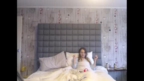 HunterandEsme online show from 01-01-25, 10:11