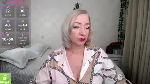 Snapshot of hunters_woman chatting on 11-17-25, 03:07 Irena online show from 11-17-25, 03:07