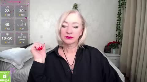 Snapshot of hunters_woman chatting on 11-18-25, 03:38 Irena online show from 11-18-25, 03:38