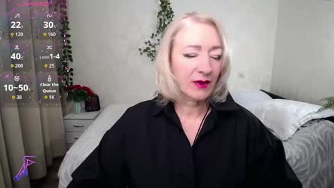 Snapshot of hunters_woman chatting on 11-22-25, 01:43 Irena online show from 11-22-25, 01:43