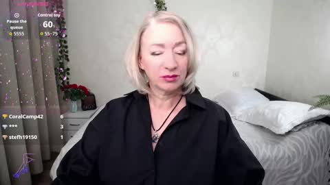 Snapshot of hunters_woman chatting on 11-23-25, 01:49 Irena online show from 11-23-25, 01:49