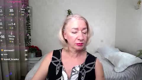 Snapshot of hunters_woman chatting on 11-24-25, 02:00 Irena online show from 11-24-25, 02:00