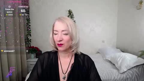 Snapshot of hunters_woman chatting on 11-24-25, 02:06 Irena online show from 11-24-25, 02:06