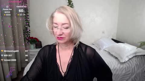 Snapshot of hunters_woman chatting on 11-25-25, 02:11 Irena online show from 11-25-25, 02:11
