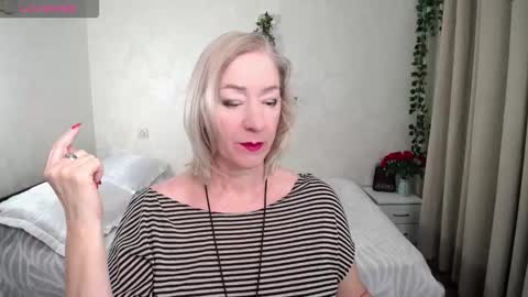 Snapshot of hunters_woman chatting on 11-29-25, 10:35 Irena online show from 11-29-25, 10:35