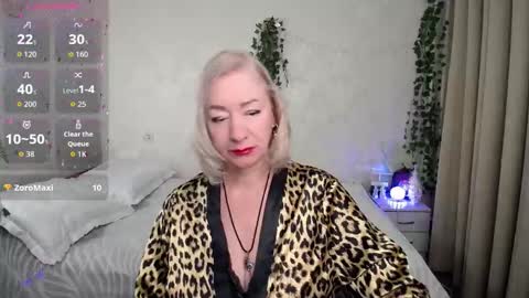 Snapshot of hunters_woman chatting on 12-14-25, 10:47 Irena online show from 12-14-25, 10:47