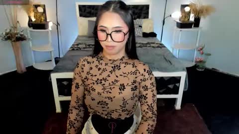 HELLO HANNAH IS BACK online show from 11-24-25, 03:39