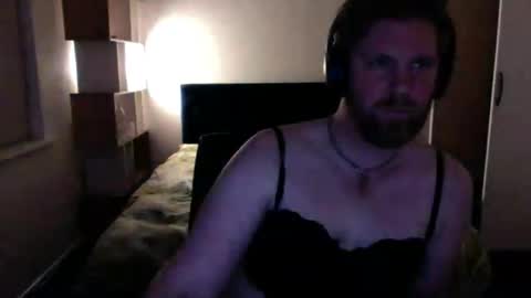 Snapshot of husheddesire chatting on 09-22-25, 03:14 Em. online show from 09-22-25, 03:14
