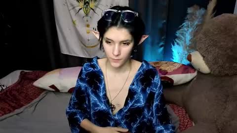 Hyeon Jin online show from 01-14-25, 12:00