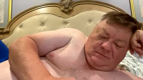 Snapshot of hypnotizing4u chatting on 10-22-25, 12:27 hypnotizing4u online show from 10-22-25, 12:27