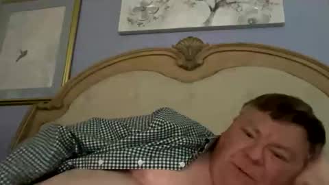 Snapshot of hypnotizing4u chatting on 11-22-25, 10:42 hypnotizing4u online show from 11-22-25, 10:42