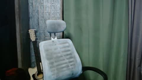 Snapshot of i_am_asian90 chatting on 01-25-25, 06:35 Kim online show from 01-25-25, 06:35