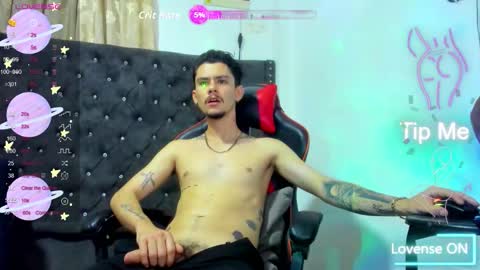 Snapshot of i_am_kelvis_ chatting on 10-13-25, 10:43 kelvis online show from 10-13-25, 10:43