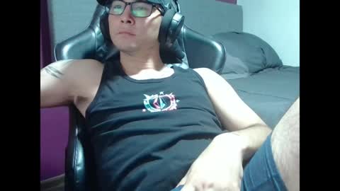 Snapshot of iam_beac chatting on 04-04-26, 05:16 Benja online show from 04-04-26, 05:16