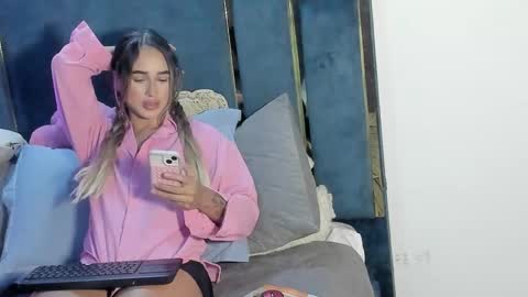 Snapshot of iam_brina04 chatting on 10-15-25, 10:54 Brina online show from 10-15-25, 10:54