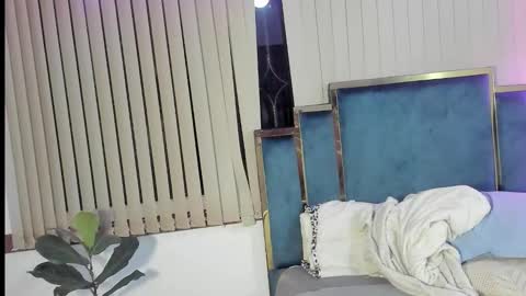 Snapshot of iam_brina04 chatting on 10-22-25, 12:00 Brina online show from 10-22-25, 12:00