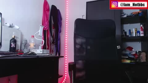 Snapshot of iam_hotbbc chatting on 02-09-25, 05:40 Mr H Independent model online show from 02-09-25, 05:40