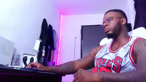 Snapshot of iam_hotbbc chatting on 09-12-25, 03:39 Mr H Independent model online show from 09-12-25, 03:39