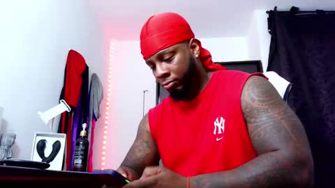 Snapshot of iam_hotbbc chatting on 09-13-25, 03:28 Mr H Independent model online show from 09-13-25, 03:28