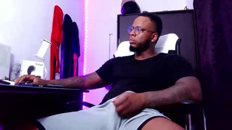 Snapshot of iam_hotbbc chatting on 09-16-25, 03:29 Mr H Independent model online show from 09-16-25, 03:29