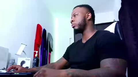 Snapshot of iam_hotbbc chatting on 09-20-25, 01:06 Mr H Independent model online show from 09-20-25, 01:06