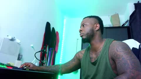 Snapshot of iam_hotbbc chatting on 10-07-25, 03:25 Mr H Independent model online show from 10-07-25, 03:25