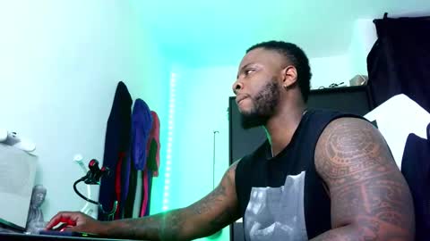 Snapshot of iam_hotbbc chatting on 10-22-25, 02:56 Mr H Independent model online show from 10-22-25, 02:56