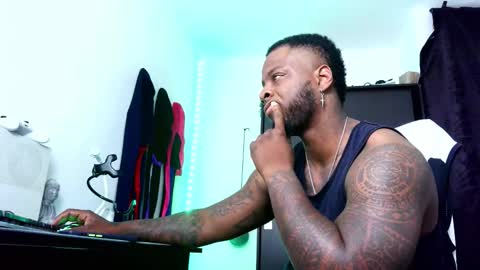 Snapshot of iam_hotbbc chatting on 10-24-25, 03:25 Mr H Independent model online show from 10-24-25, 03:25