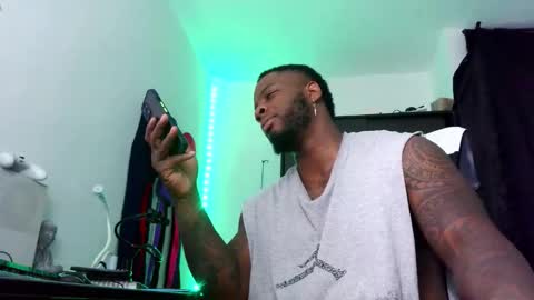 Snapshot of iam_hotbbc chatting on 10-28-25, 02:37 Mr H Independent model online show from 10-28-25, 02:37