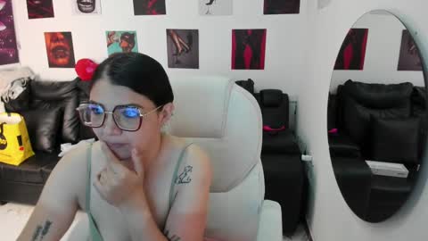 Snapshot of iam_sammy_01 chatting on 09-17-25, 12:18 Sammy online show from 09-17-25, 12:18
