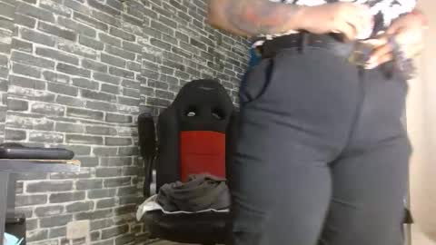 Snapshot of iam_samy__ chatting on 01-09-26, 11:35 Samy online show from 01-09-26, 11:35