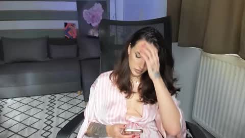 Baby Gal online show from 10-18-25, 08:04