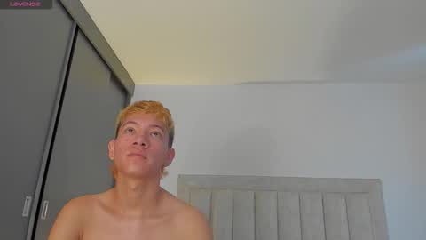 Snapshot of iamjulian_ chatting on 11-14-25, 12:59 Juliiiiian online show from 11-14-25, 12:59