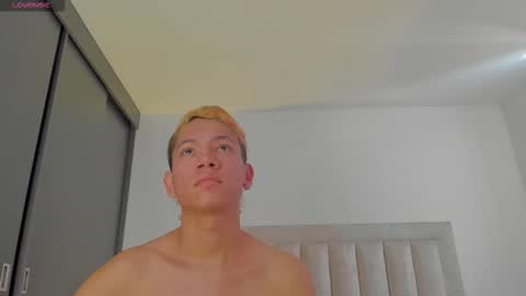 Snapshot of iamjulian_ chatting on 11-17-25, 12:22 Juliiiiian online show from 11-17-25, 12:22