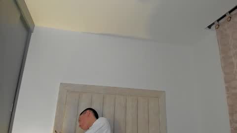 Snapshot of iamjulian_ chatting on 01-08-26, 11:12 Juliiiiian online show from 01-08-26, 11:12