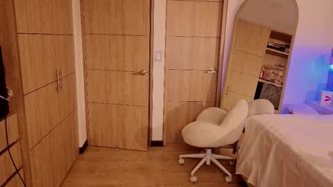 Snapshot of iamnyxy_ chatting on 02-19-26, 11:06 Nyxy online show from 02-19-26, 11:06