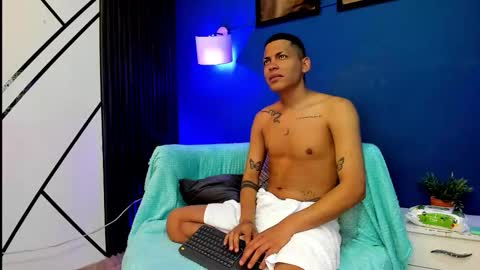 Snapshot of ian_lein chatting on 11-24-25, 04:23 IAN LEIN online show from 11-24-25, 04:23