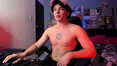 Snapshot of ian_versace chatting on 02-05-25, 01:15 Andres online show from 02-05-25, 01:15