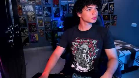 Snapshot of ian_versace chatting on 03-05-25, 05:08 Andres online show from 03-05-25, 05:08