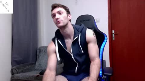 Snapshot of ianandersson27 chatting on 02-13-25, 04:00 Ian Andersson online show from 02-13-25, 04:00