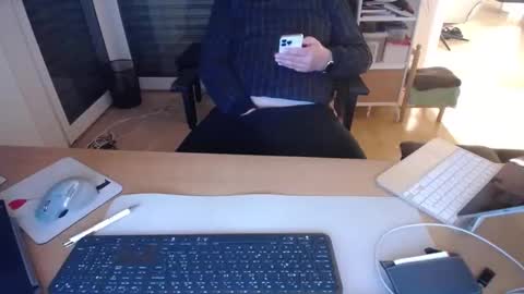 iandy12 online show from 04-12-26, 09:42