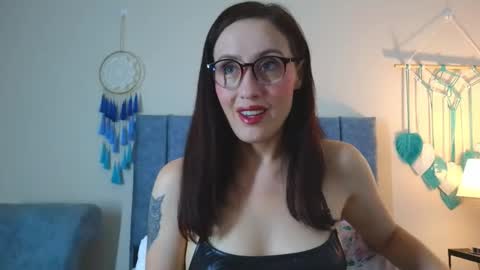 Snapshot of iberianmoonmk chatting on 10-26-25, 11:16 Iberian Moon online show from 10-26-25, 11:16