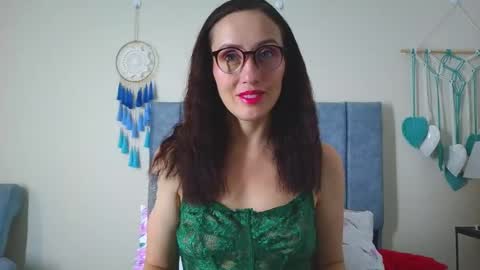 Snapshot of iberianmoonmk chatting on 11-01-25, 01:24 Iberian Moon online show from 11-01-25, 01:24