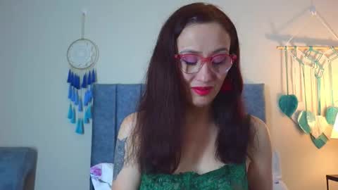 Snapshot of iberianmoonmk chatting on 11-24-25, 05:34 Iberian Moon online show from 11-24-25, 05:34