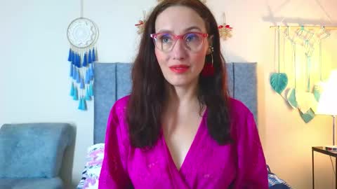 Snapshot of iberianmoonmk chatting on 11-28-25, 05:59 Iberian Moon online show from 11-28-25, 05:59