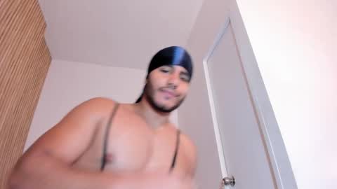 Snapshot of ibraiimm chatting on 10-30-25, 10:43 Ibraim online show from 10-30-25, 10:43