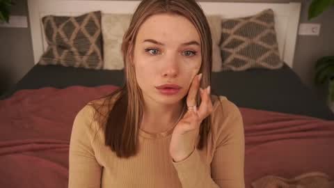 Danielle online show from 12-08-24, 02:19